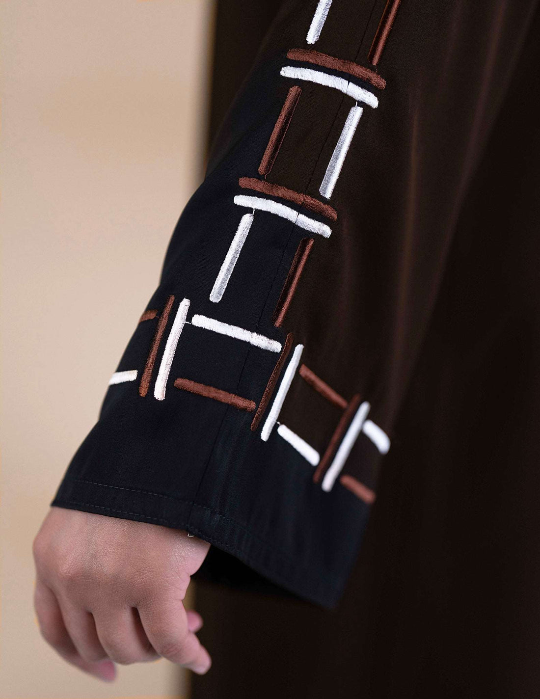 Sumayah Abaya - Abayas, closed abaya, sports abaya, zip abaya - AZAARYA