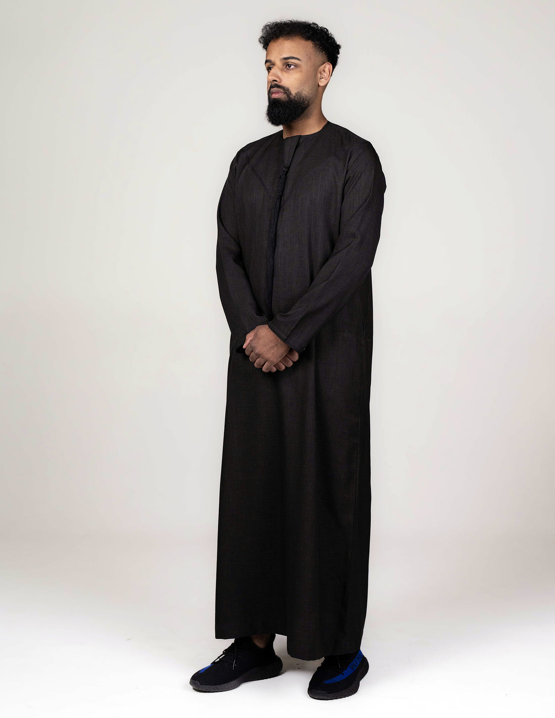 Aariz Black Emirati Thobe - emirati thobes, Featured, Men, mens jubbah, mens thobes, Thobes - AZAARYA