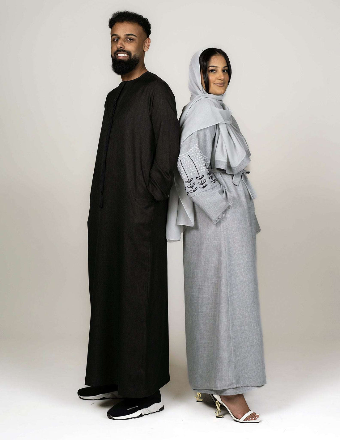 Aariz Black Emirati Thobe - emirati thobes, Featured, Men, mens jubbah, mens thobes, Thobes - AZAARYA