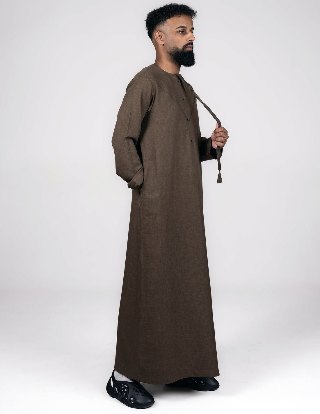 Sufyaan Brown Emirati Thobe - brown emirati thobe, brown jubbah, brown thobe, Featured, Men, mens jubbah, mens thobe, mens thobes, Thobes - AZAARYA