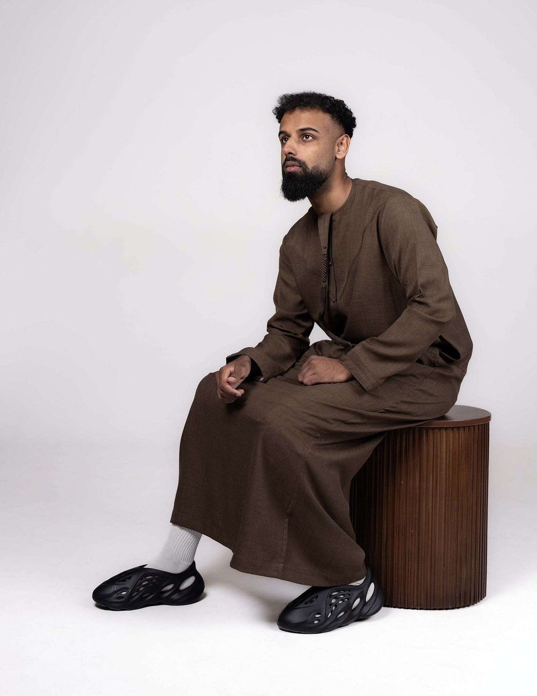 Sufyaan Brown Emirati Thobe - brown emirati thobe, brown jubbah, brown thobe, Featured, Men, mens jubbah, mens thobe, mens thobes, Thobes - AZAARYA