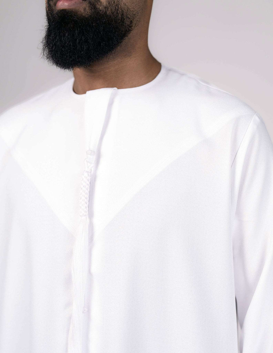 Ayaan White Emirati Thobe - Featured, Men, mens jubbah, mens thobe, mens thobes, Thobes, white jubbah white thobe - AZAARYA