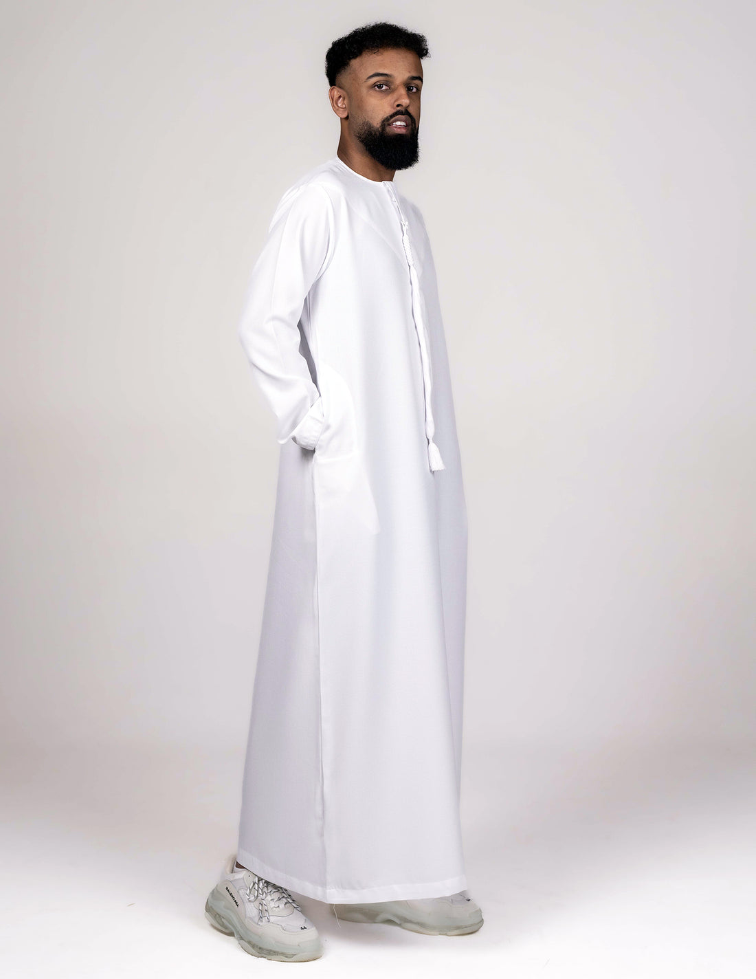 Ayaan White Emirati Thobe - Featured, Men, mens jubbah, mens thobe, mens thobes, Thobes, white jubbah white thobe - AZAARYA