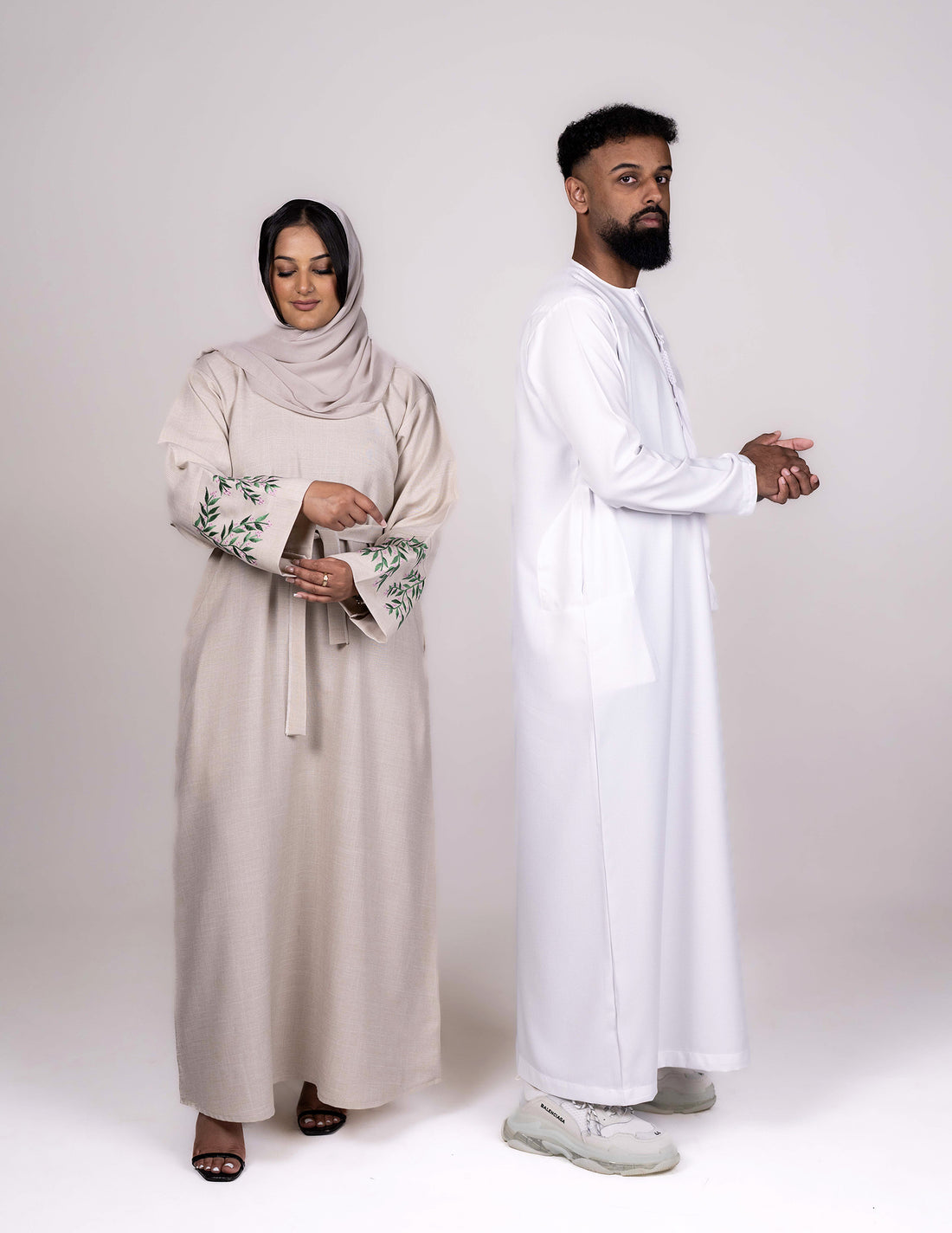 Ayaan White Emirati Thobe - Featured, Men, mens jubbah, mens thobe, mens thobes, Thobes, white jubbah white thobe - AZAARYA
