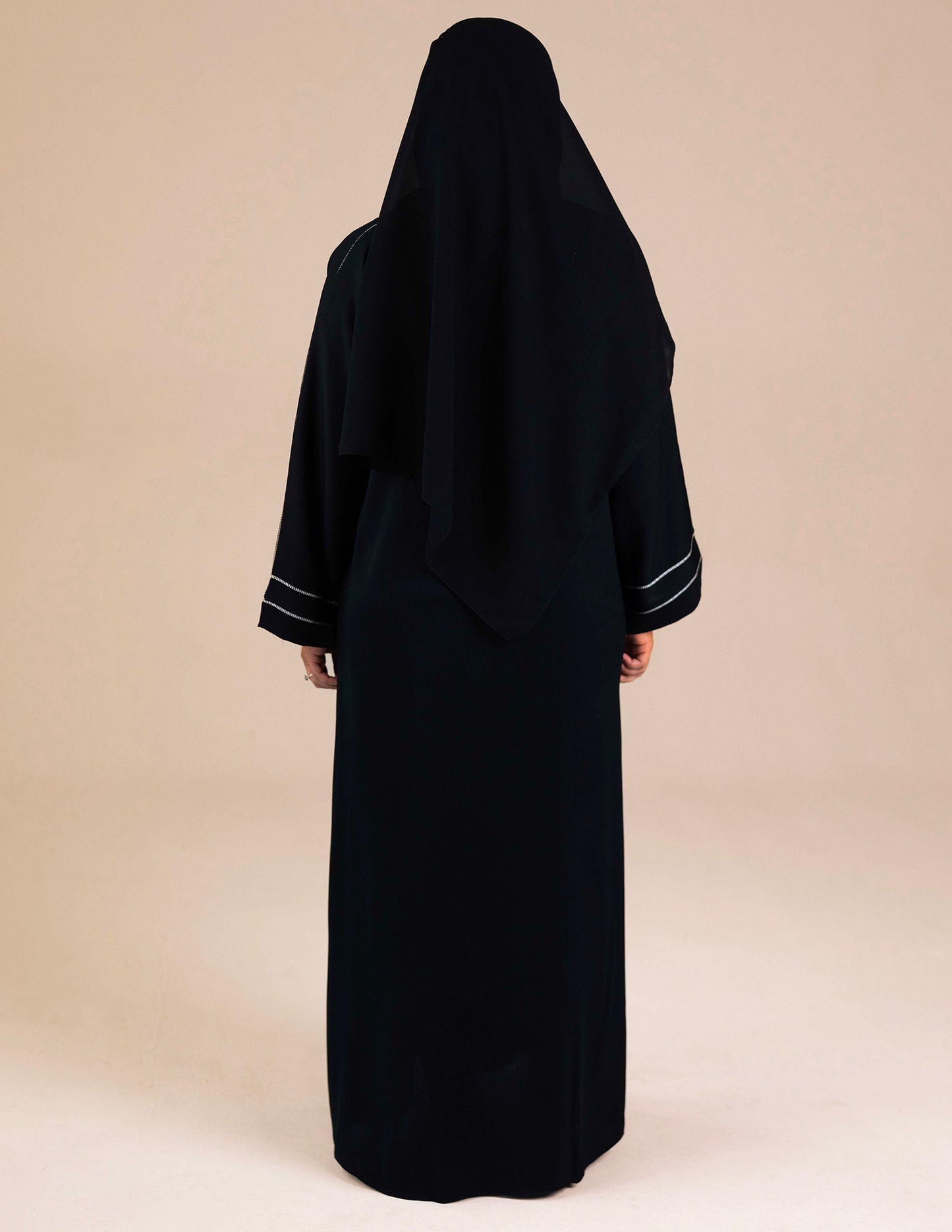 Alayha Abaya - Abayas, black abaya, closed abaya, essential abaya, Featured - AZAARYA