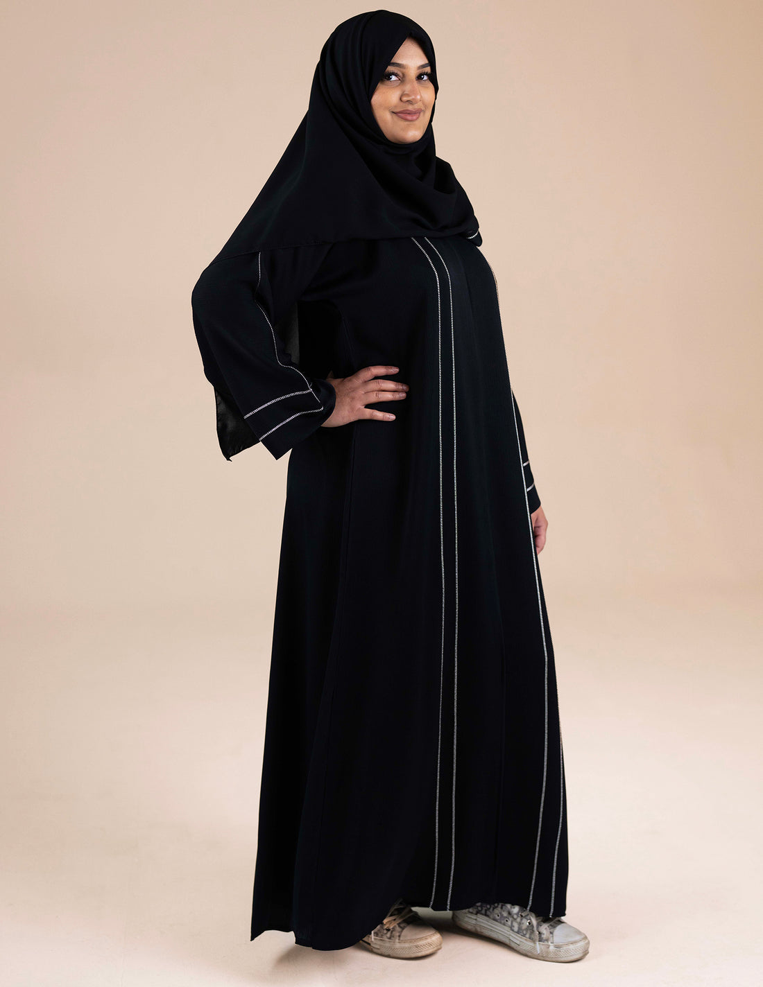 Alayha Abaya - Abayas, black abaya, closed abaya, essential abaya, Featured - AZAARYA