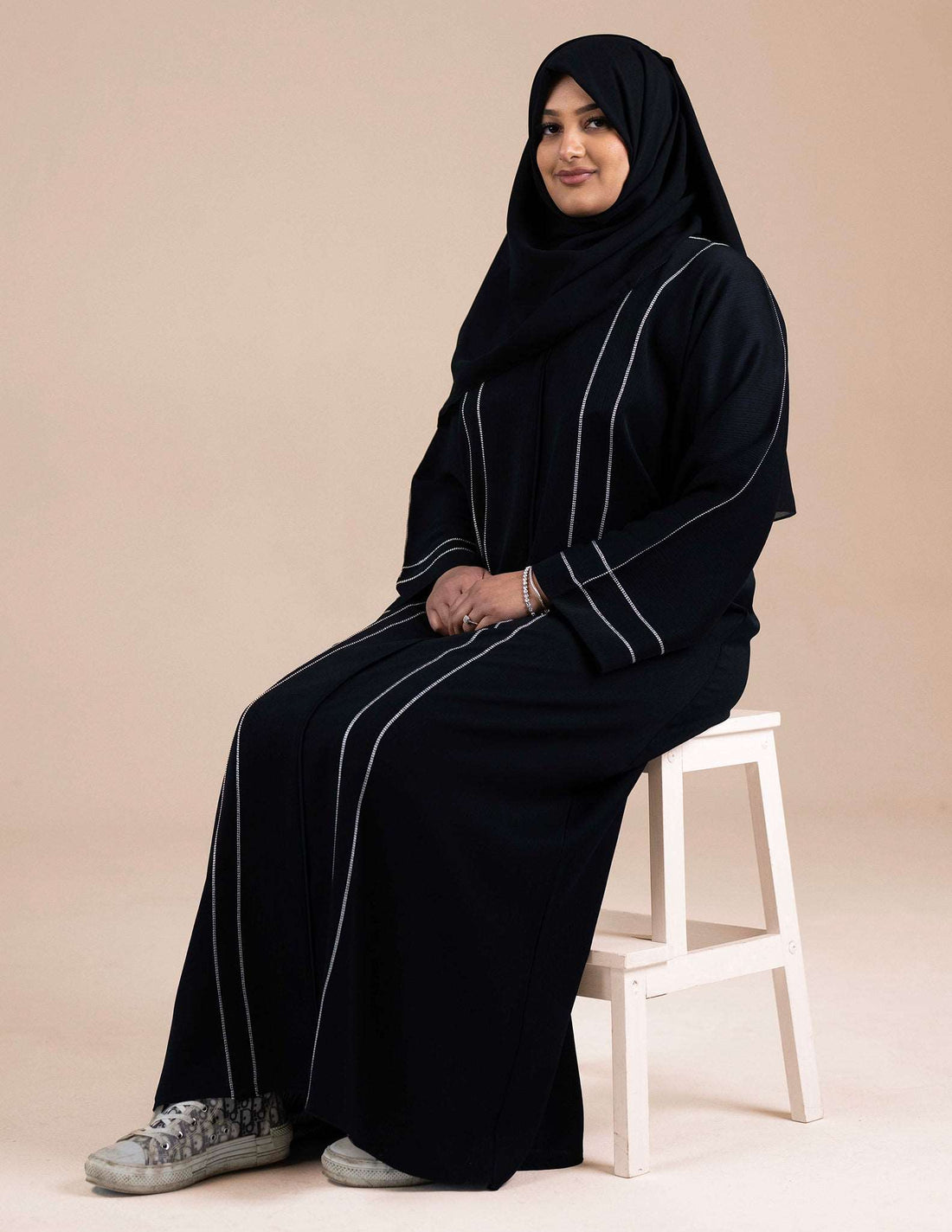 Alayha Abaya - Abayas, black abaya, closed abaya, essential abaya, Featured - AZAARYA