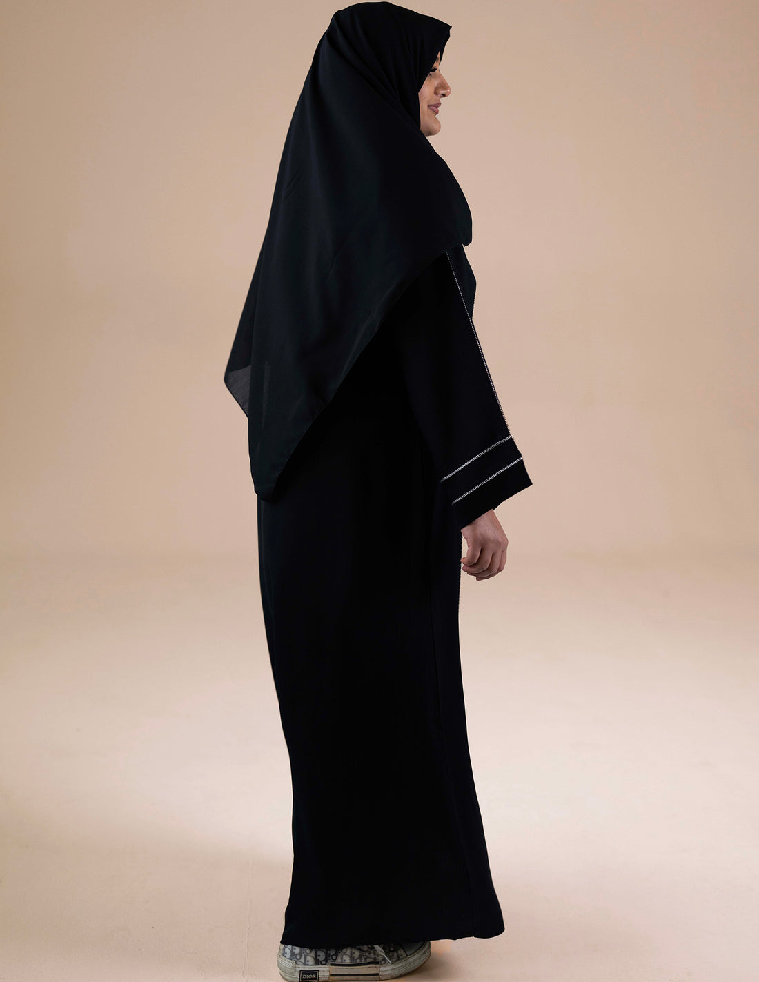 Alayha Abaya - Abayas, black abaya, closed abaya, essential abaya, Featured - AZAARYA