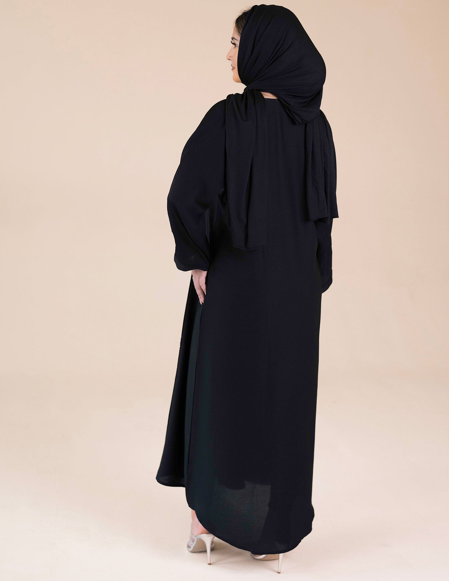 Essential Closed Abaya - Black - Abayas, black abayas, Closed, closed abayas, essential, essential abayas, Featured - AZAARYA