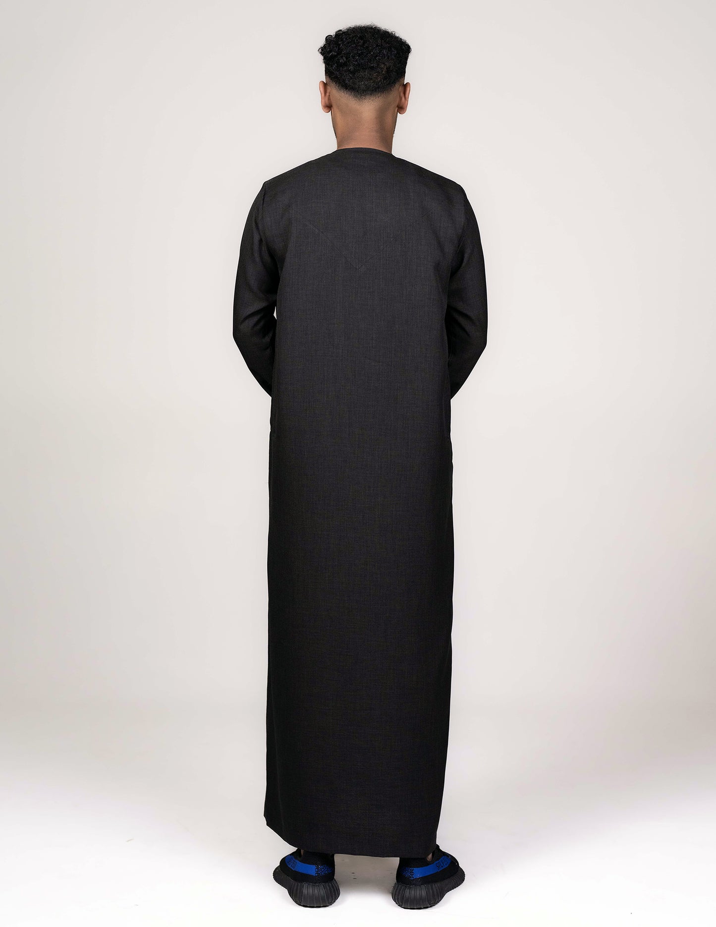 Aariz Black Emirati Thobe - emirati thobes, Featured, Men, mens jubbah, mens thobes, Thobes - AZAARYA