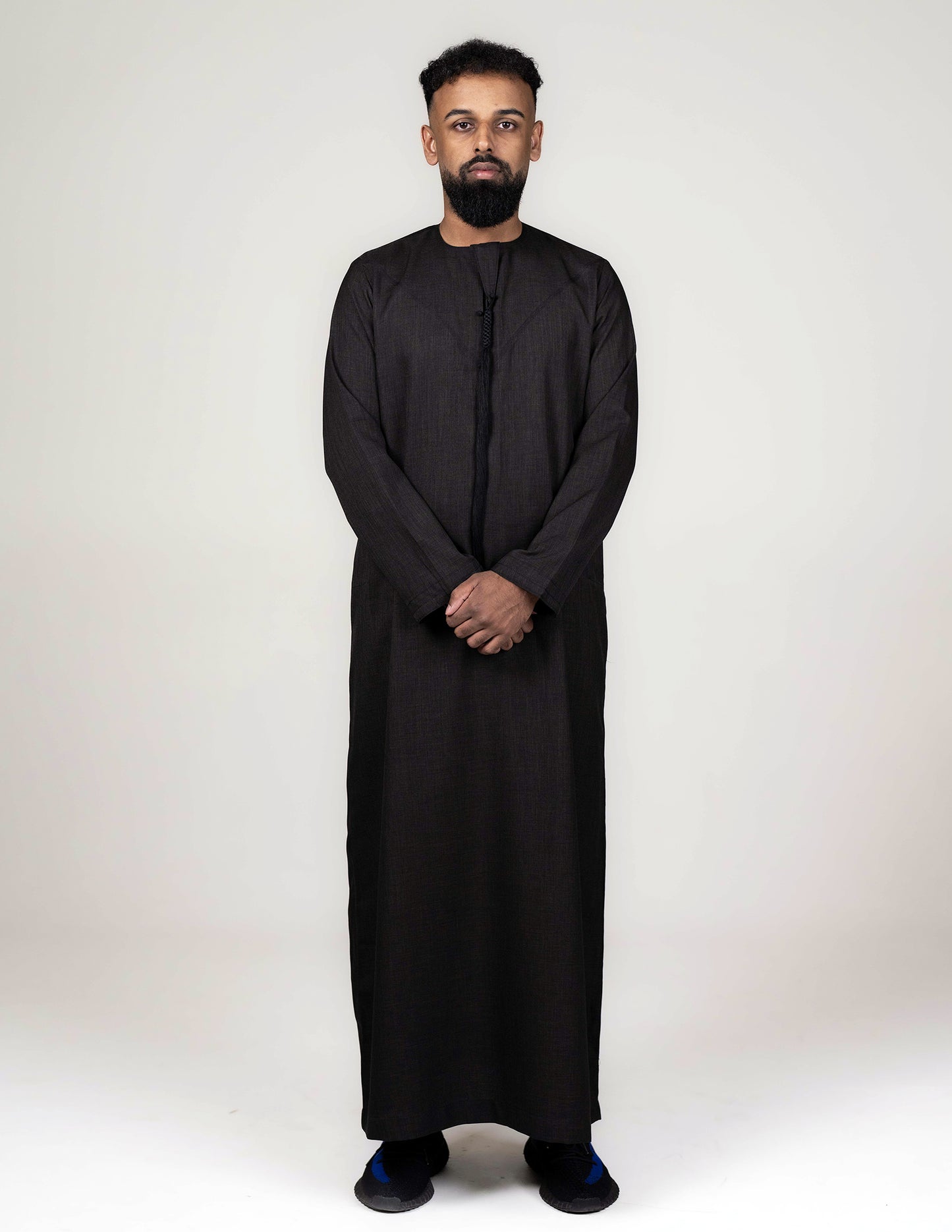 Aariz Black Emirati Thobe - emirati thobes, Featured, Men, mens jubbah, mens thobes, Thobes - AZAARYA