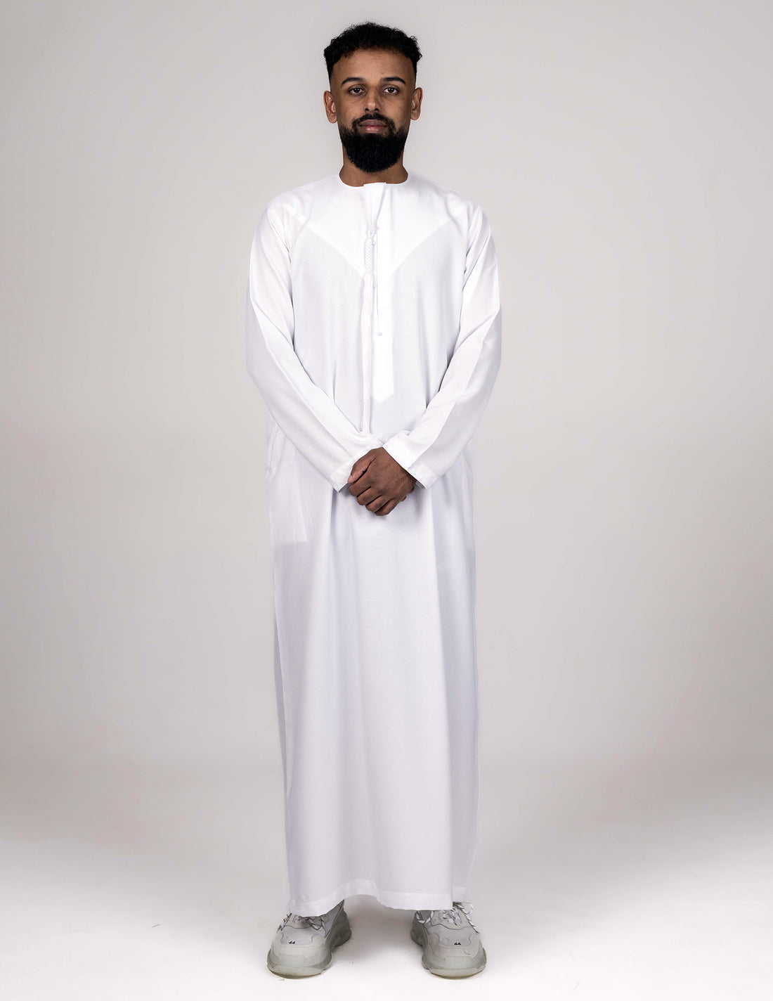 Ayaan White Emirati Thobe - Featured, Men, mens jubbah, mens thobe, mens thobes, Thobes, white jubbah white thobe - AZAARYA